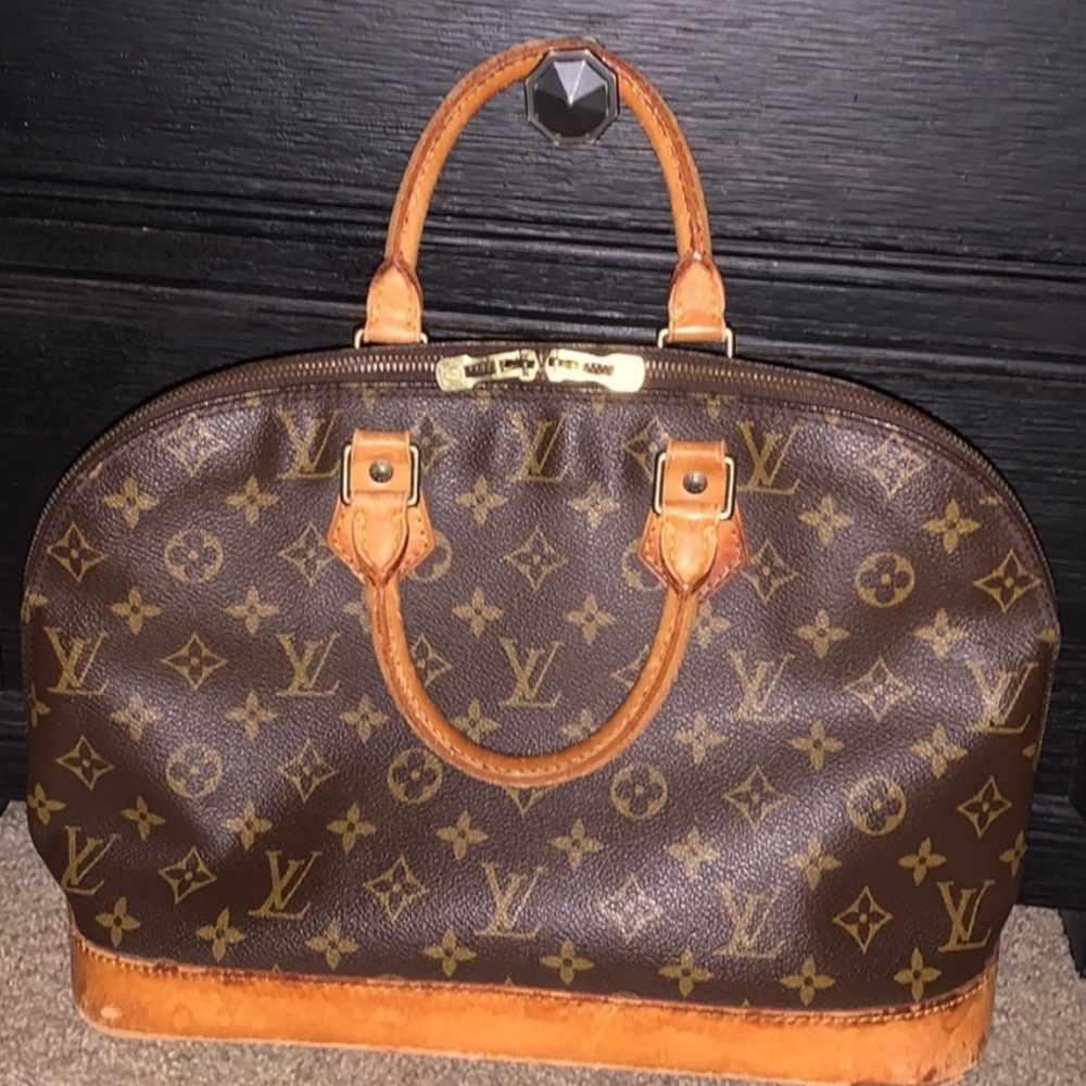 Louis Vuitton Alma Handbag - Picture 1 of 15
